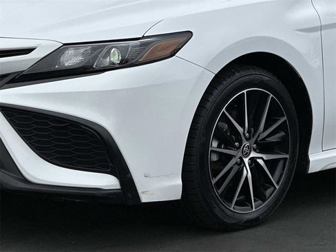 Used 2023 Toyota Camry SE image 8