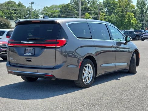 Certified 2023 Chrysler Pacifica Touring-L FWD image 7