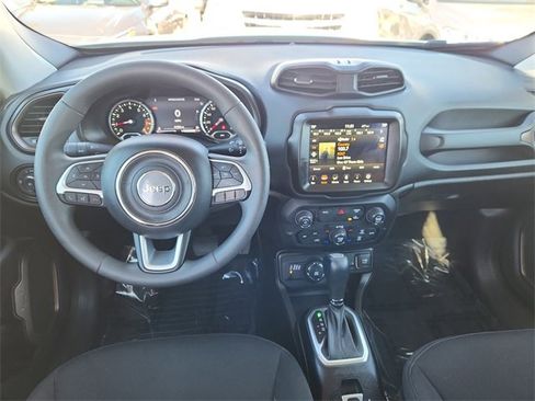 Used 2023 Jeep Renegade Latitude image 9