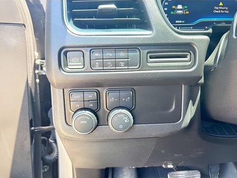 Used 2023 Chevrolet Tahoe Z71 w/ Luxury Package AWD/4WD image 10