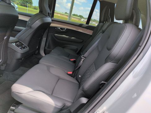 Used 2025 Volvo XC90 B5 Core AWD/4WD image 30