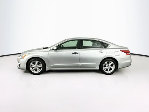 Used 2013 Nissan Altima 2.5 SL w/ Technology Pkg FWD image 4