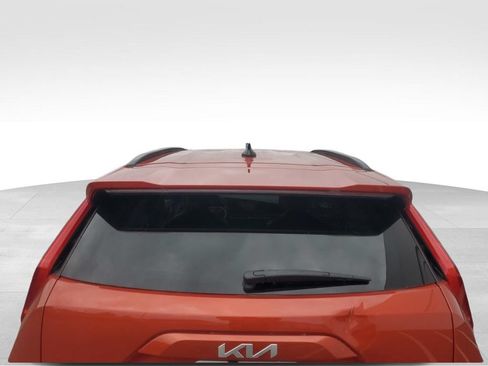 Used 2023 Kia Niro LX FWD image 4