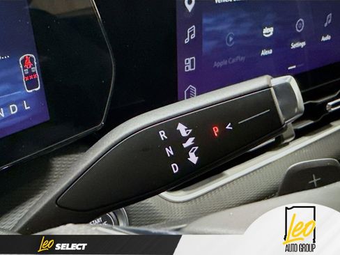 Used 2025 Chevrolet Equinox LT w/ Safety and Technology Package FWD image 17