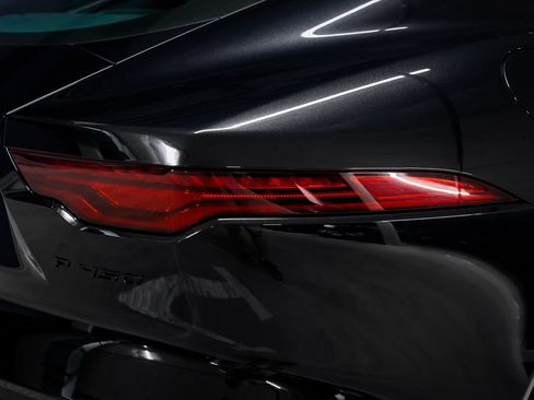 Used 2022 Jaguar F-TYPE Coupe RWD image 31