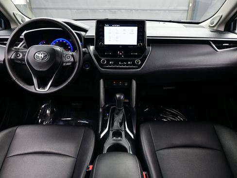 Used 2022 Toyota Corolla Cross XLE image 17