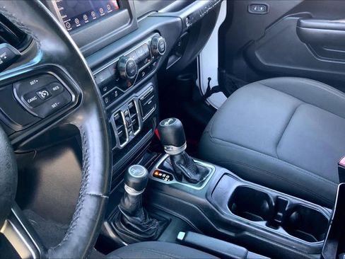 Used 2018 Jeep Wrangler Unlimited Sport S AWD/4WD image 16