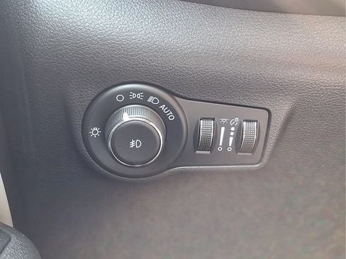 Used 2025 Jeep Compass Limited AWD/4WD image 17