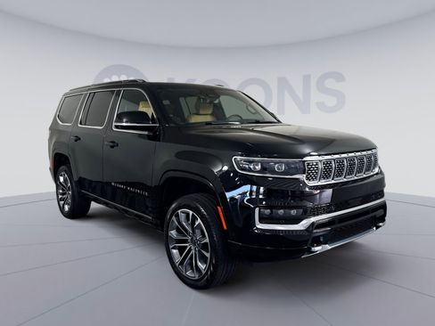 Used 2024 Jeep Grand Wagoneer Series III w/ HD Trailer Tow Package AWD/4WD image 10