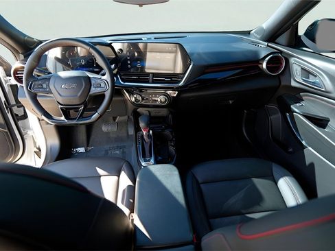 Certified 2025 Chevrolet Trax RS w/ Sunroof Package image 25