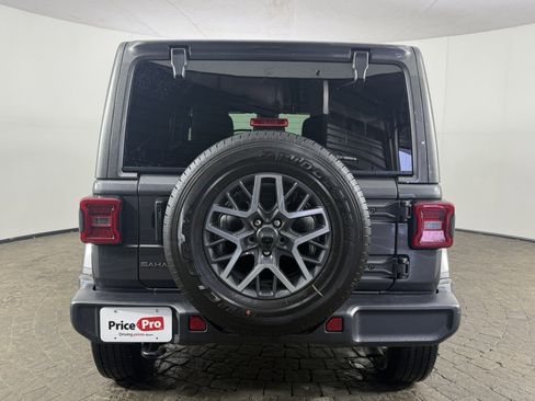 Used 2025 Jeep Wrangler Unlimited Sahara AWD/4WD image 6