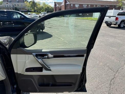 Used 2018 Lexus GX 460 Premium w/ Premium Package AWD/4WD image 13