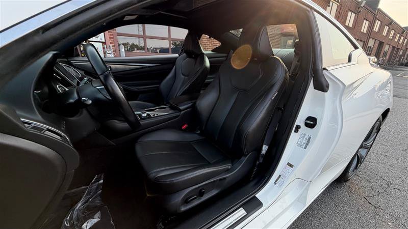 Used 2018 INFINITI Q60 2.0t w/ Moonroof Package RWD image 11