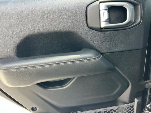 Used 2019 Jeep Wrangler Unlimited Sahara AWD/4WD image 14