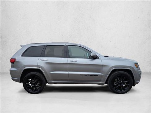 Used 2021 Jeep Grand Cherokee Laredo X image 4
