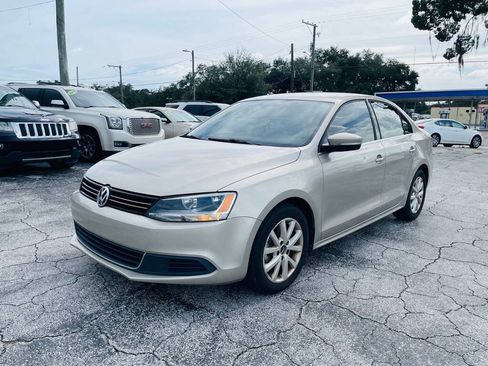 Used 2013 Volkswagen Jetta SE FWD image 3