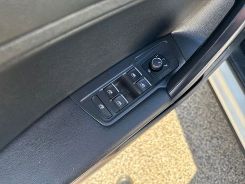 Certified 2021 Volkswagen Tiguan SE w/ Panoramic Sunroof Package image 12