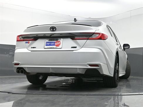 Used 2025 Toyota Camry XSE image 29