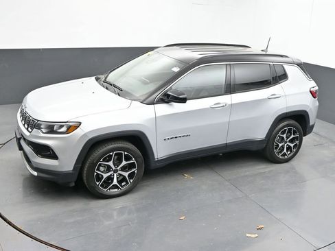 Used 2025 Jeep Compass Limited AWD/4WD image 41