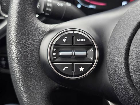 Used 2025 Kia Soul LX image 24