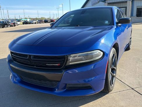 Used 2019 Dodge Charger SXT w/ Blacktop Package image 2