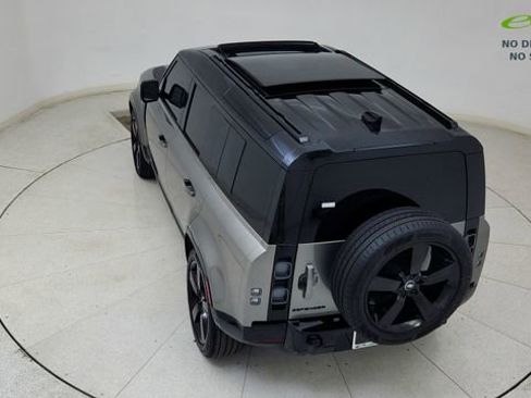 Used 2025 Land Rover Defender 110 X image 85