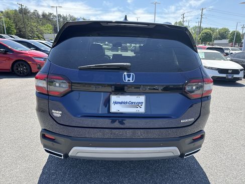 Used 2025 Honda Pilot Touring image 9