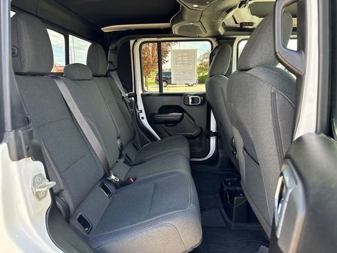 Used 2024 Jeep Gladiator Sport AWD/4WD image 33