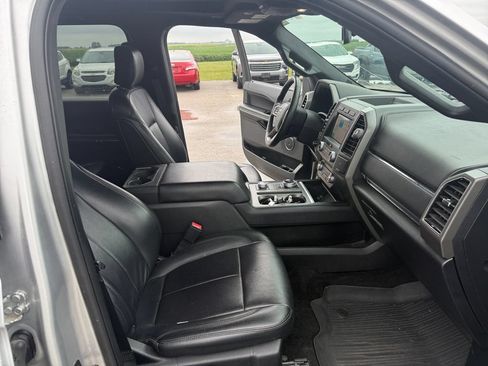 Used 2019 Ford Expedition XLT w/ Equipment Group 202A AWD/4WD image 42