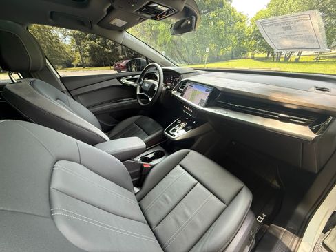Used 2024 Audi Q4 e-tron Premium Plus AWD/4WD image 17