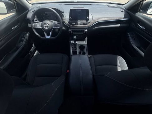 Used 2025 Nissan Altima 2.5 SV FWD image 12