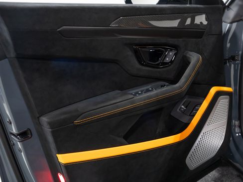 Used 2024 Lamborghini Urus Performante AWD/4WD image 37