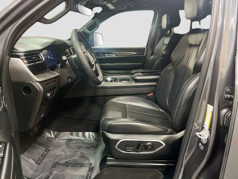 Used 2022 Jeep Wagoneer Series III w/ Premium Group I image 22