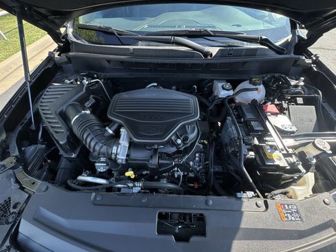 Certified 2025 Cadillac XT6 Premium Luxury image 28