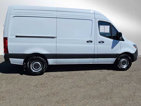Used 2025 Mercedes-Benz Sprinter 2500 image 4