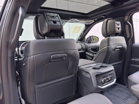 Used 2026 Ford Expedition Platinum w/ Stealth Appearance Package AWD/4WD image 38