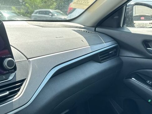 Used 2025 Nissan Altima 2.5 SR FWD image 28