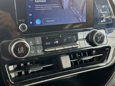 Used 2024 Toyota Highlander LE image 24