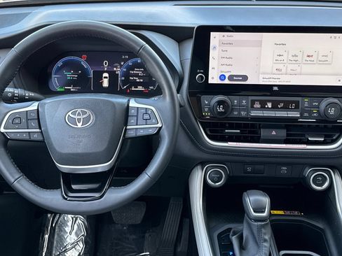 Used 2025 Toyota Grand Highlander AWD Hybrid image 20
