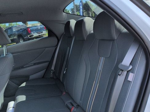 Used 2025 Hyundai Elantra Sport FWD image 12