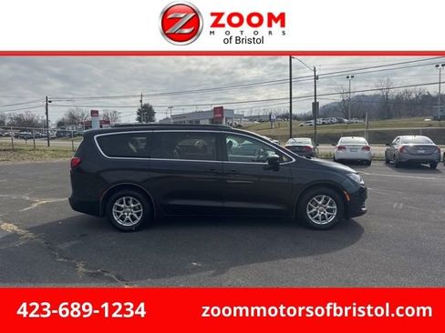 Used 2020 Chrysler Voyager Lxi image 1