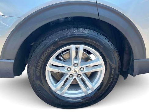 Used 2021 Ford Explorer XLT w/ Equipment Group 202A AWD/4WD image 14