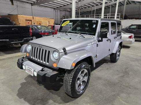 Used 2017 Jeep Wrangler Unlimited Sahara w/ Connectivity Group image 3