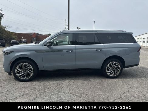 New 2026 Lincoln Navigator L Reserve AWD/4WD image 4