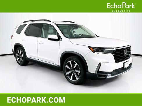 Used 2025 Honda Pilot Touring image 1