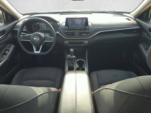 Used 2024 Nissan Altima 2.5 SV image 16