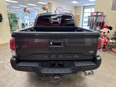 Used 2023 Toyota Tacoma TRD Sport image 9