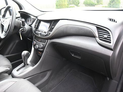 Used 2021 Chevrolet Trax LT FWD image 23