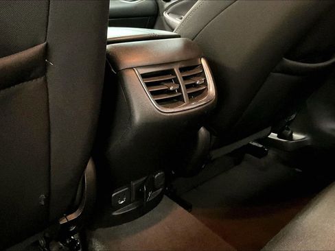 Used 2018 Chevrolet Malibu LT image 34