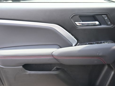 Used 2025 Chevrolet Colorado Z71 w/ Technology Package image 16